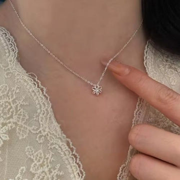 Mini flower Necklaces