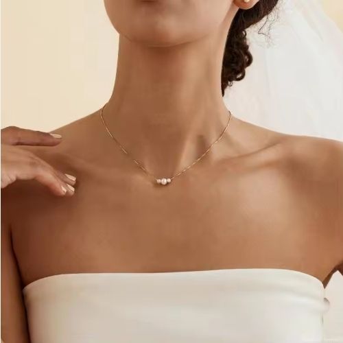 Mini pearl Necklaces