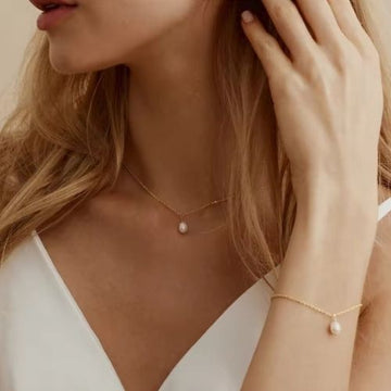 Pearl Bracelet with Thin chain
