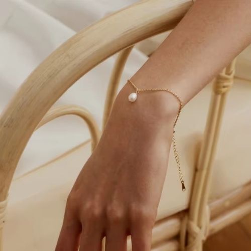 Pearl Bracelet with Thin chain