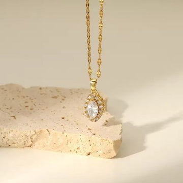 Wink diamond necklace