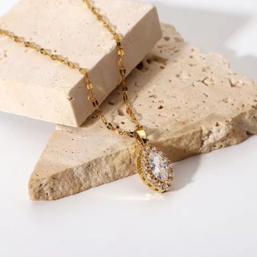 Wink diamond necklace